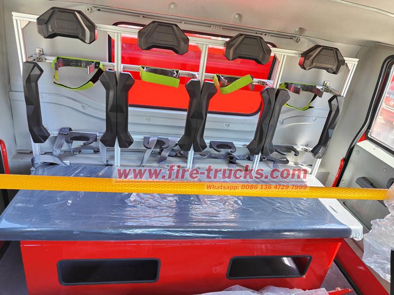 HOWO 6000L water tanker fire truck