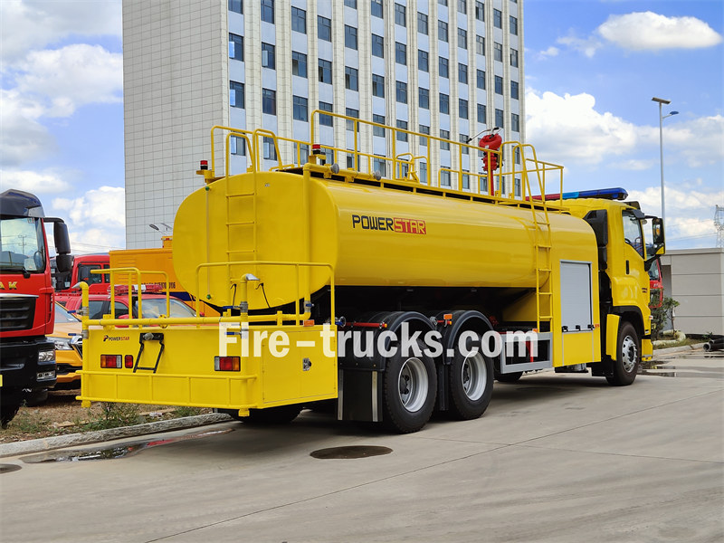 ISUZU GIGA 3700 gallons water fire truck