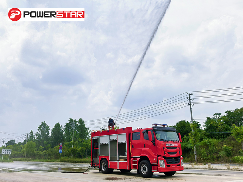 ISUZU 8000L Foam Tanker Fire Engine for Albania Road Fuel Spill Fire